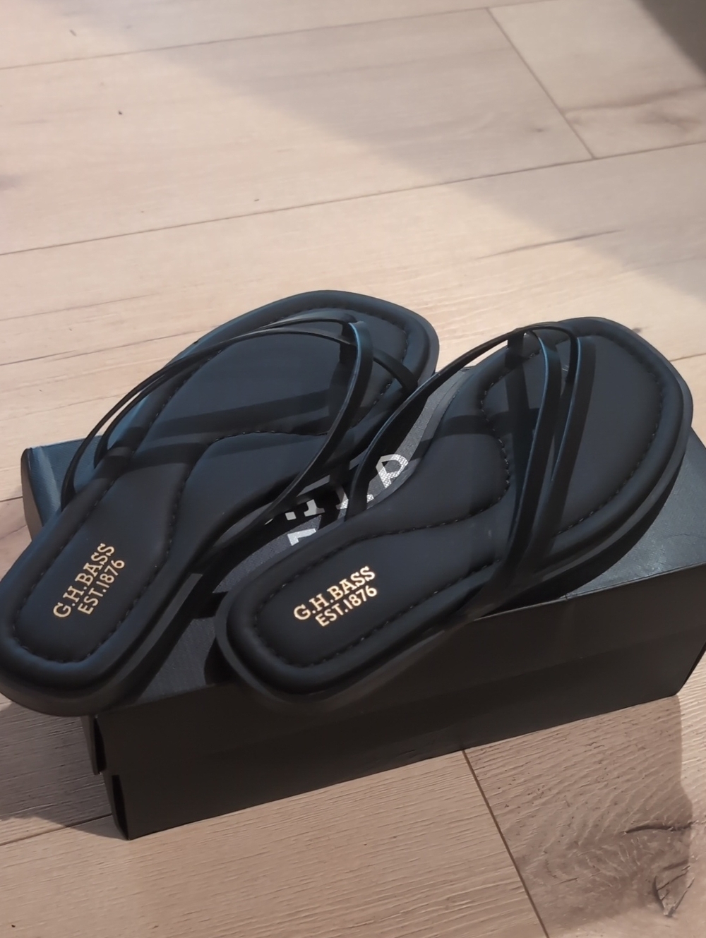 NWT - GH Bass - Women's Nora Strappy SandalStrappy Sandals, Flat Heel -7.5